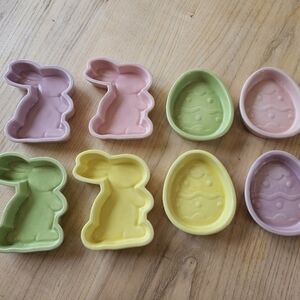 8 Easter Spring Themed  Pastel Dishes 4 Eggs 4 Bunnies